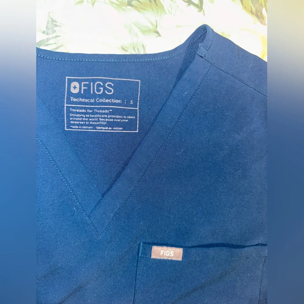 Figs Navy Scrub Ensemble - Picture 9 of 9